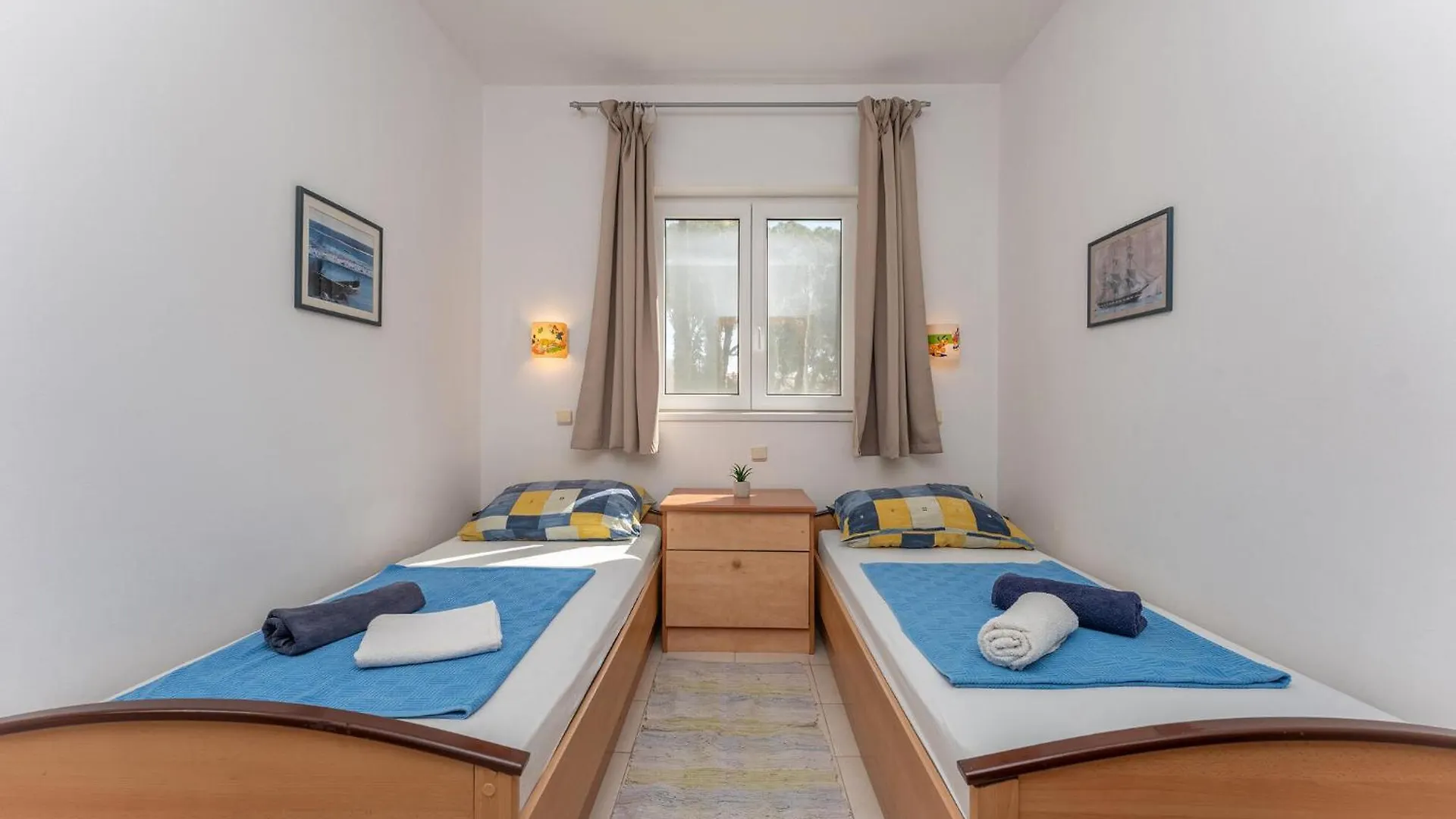 Cozy Apartment In Sveti Filip I Jakov With Wifi