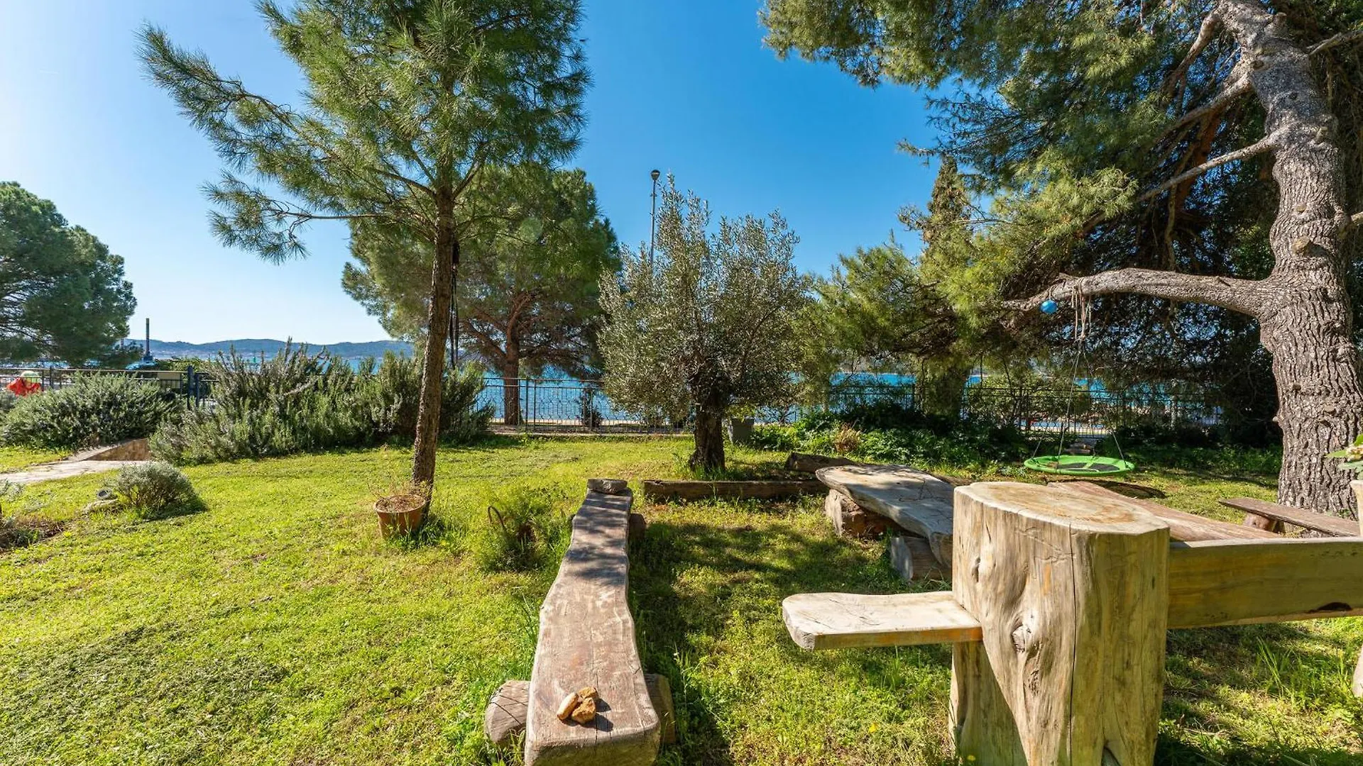 Cozy Apartment In Sveti Filip I Jakov With Wifi